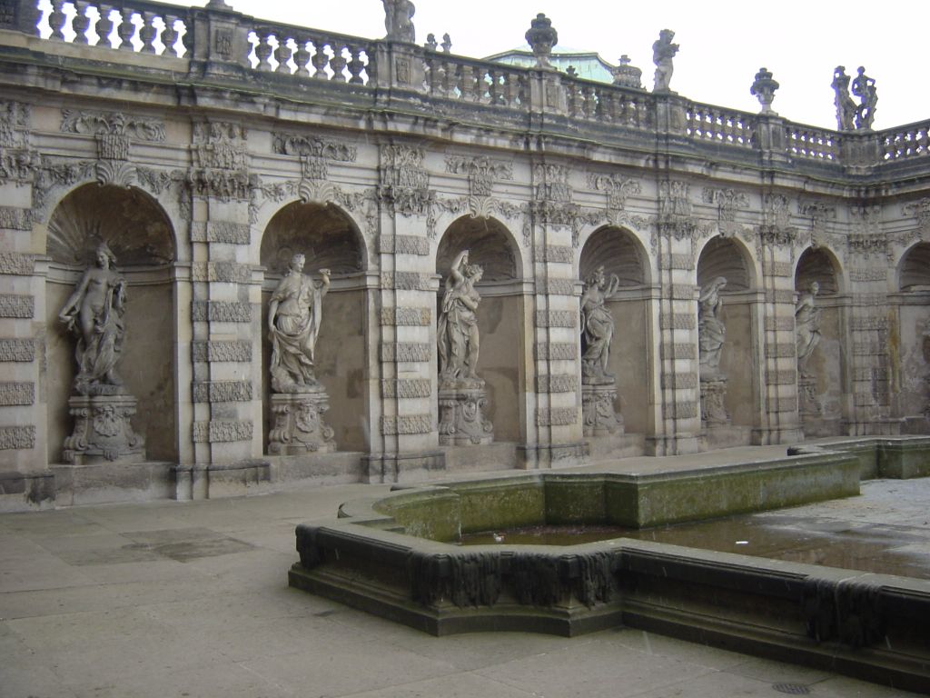 

A fountain area.  I'll have to go back and see it in the summer when the fountains are going.  Anyone want to stich these photos together for me for a panorama pic?  

