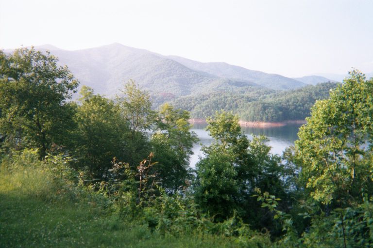 
The weather has cleared by the time I reach Fontana Lake at the bottom of
the Great Smoky Mountain National Park.
